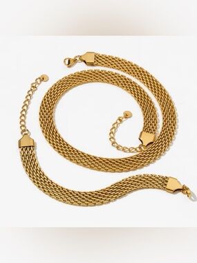 New! 18K Gold Plated  Chain Necklace and Bracelet 

Stainless Steel Set